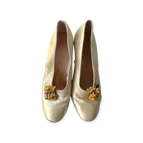 Saks Fifth Avenue 'Debutante Fashions' Ivory Satin Heels – Circa‎ 1950s, 5C - Picture 3 of 13